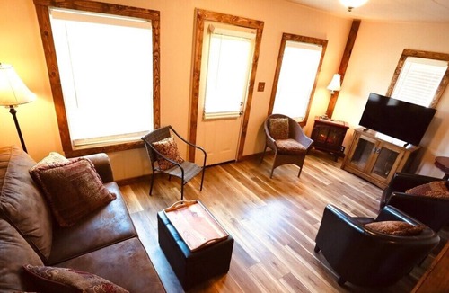 Springfield Cabin | Cabin home with its own private access park.
