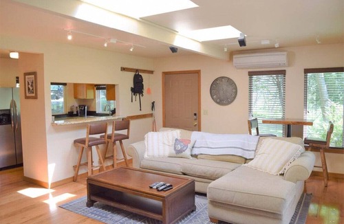 Packwood Cabin | Cabin on the Creek | Hot tub, WiFi, Fireplace