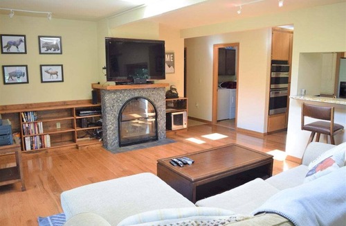 Packwood Cabin | Cabin on the Creek | Hot tub, WiFi, Fireplace