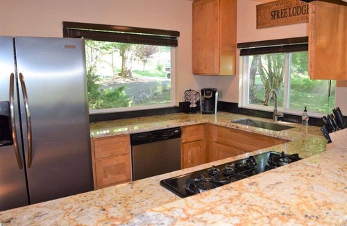 Packwood Cabin | Cabin on the Creek | Hot tub, WiFi, Fireplace