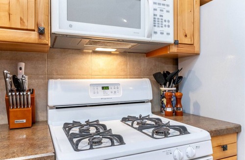 Paradise Estates Cabin | Cabin w/Covered Hot Tub, Firepit, EV, generator, 5 miles to Mt Rainier entrance