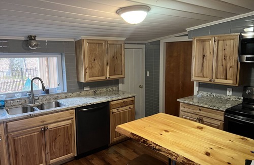 Gerrish Township Cabin | Cabin with Hot tub. Close to Higgins Lake