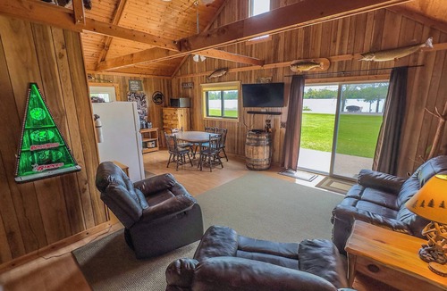 Butternut Cabin | Cabin with private dock and large yard space!