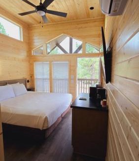Williams Ski Chalet | Cabins with a Mountain view 5A