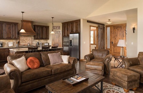 Sunriver Cabin | Caldera Luxury Cabin with Access to Forest House