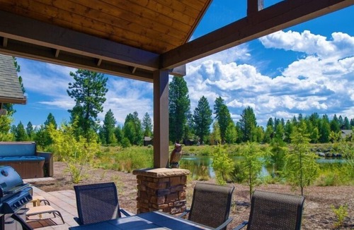 Sunriver Cabin | Caldera Luxury Cabin with Access to Forest House