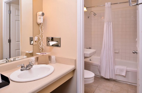 Downtown Eugene Hotel | Campus Inn & Suites Eugene Downtown