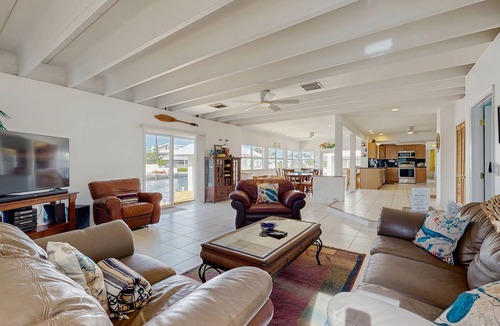 Cross Key Waterways House | Canal Front Gem W/Private Dock, PS4, Free WiFi, & Expansive Balcony W/Views