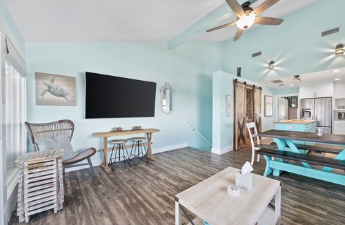 Holiday Isle House | Canalfront, Boat slip, Hot Tub, SUPs, Dogs, Beach