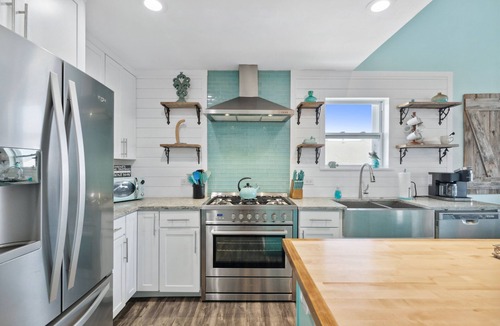 Holiday Isle House | Canalfront, Boat slip, Hot Tub, SUPs, Dogs, Beach