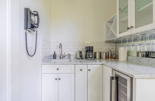 Capitol Hill House | Capitol Hill 6BR — Steps to Volunteer Park, Asian Art Museum & Conservatory