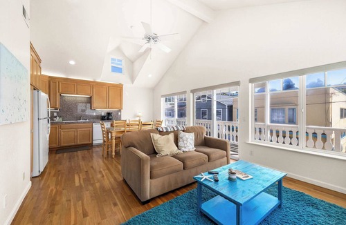 Capitola Condo | Capitola Sea Winds one block to Capitola Beach