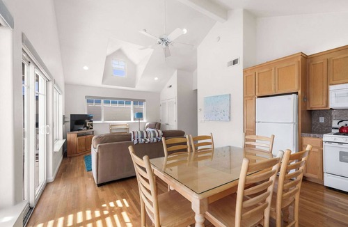 Capitola Condo | Capitola Sea Winds one block to Capitola Beach