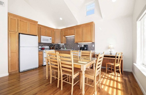 Capitola Condo | Capitola Sea Winds one block to Capitola Beach
