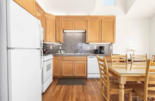 Capitola Condo | Capitola Sea Winds one block to Capitola Beach
