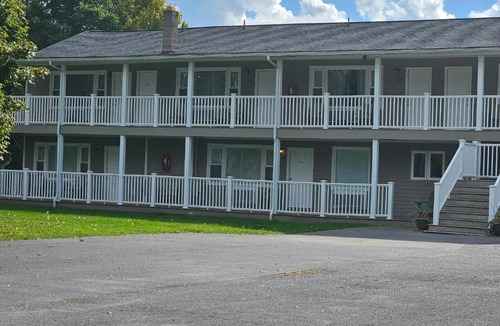 Alexandria Bay Hotel | Captain's Inn and Suites