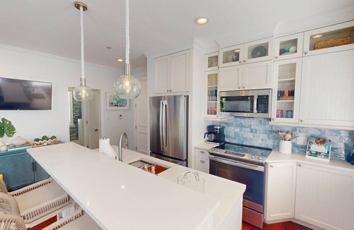 Historic Seaport Condo | Caroline On My Mind - Paradise, Upgraded - 2BD/2Bath - Prime Location!
