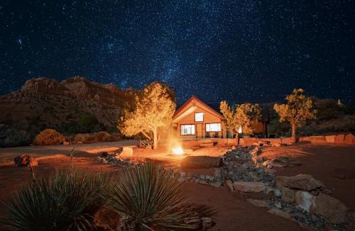 Kanab House | Casa Vermillion Modern Kanab Family Cabin Red Rock Views Near Zion