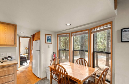 Crescent Cabin | Cascade Fiesta Chalet, Pet friendly - 502