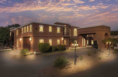 Glendale House | Castle Experience! U · Castle Experience! Ultimate entertainment getaway!