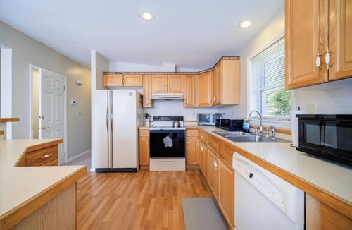Monticello House | Catskills Lakefront Getaway at Sackett Lake