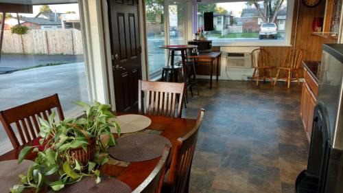 Lovell Hotel | Cattlemen Motel