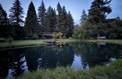 Amboy House | Cedar Creek Escape: Spacious 4 Bedroom Chateau, Private Pond & Creek Frontage