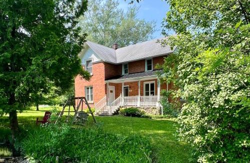 East Jordan House | ‘Cedar Creek Guesthouse’ 3 Mi to Lake Charlevoix