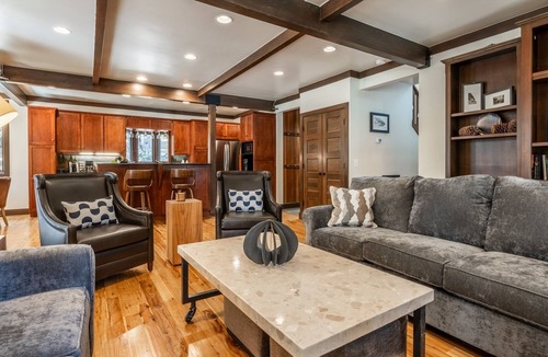 Homewood House | Cedar Crest Cottage | Steps to Beach