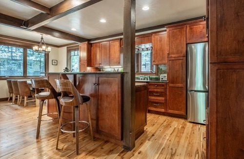 Homewood House | Cedar Crest Cottage | Steps to Beach