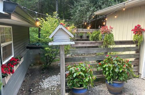 Washtenaw County House | Cedar Valley Cottage Ideal Location Pet friendly Get Away