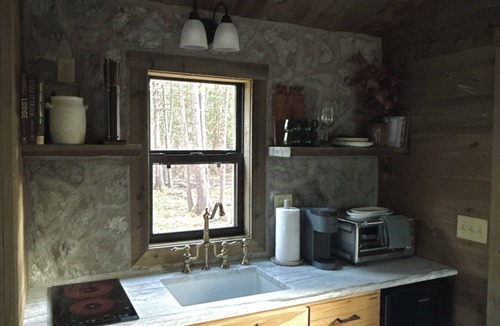 Boyne City Cabin | Cedarmoss Tiny Cabin Sleeps 2 Hot tub Sauna Private Trail FirePit Boyne Mountain