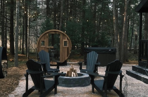 Boyne City Cabin | Cedarmoss Tiny Cabin Sleeps 2 Hot tub Sauna Private Trail FirePit Boyne Mountain