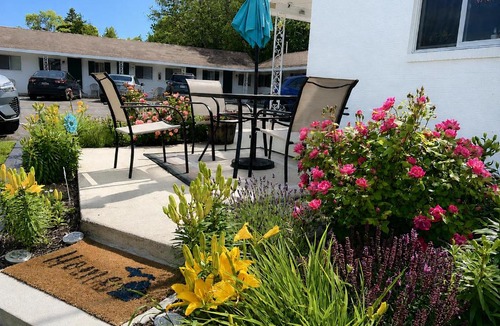 St Ignace Hotel | Cedars Motel