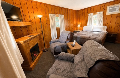 St Ignace Hotel | Cedars Motel