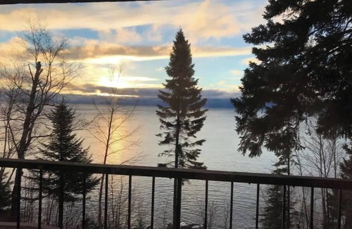 Tofte House | Cedar’s Seaside Chalet