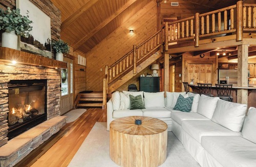 Smithville Cabin | Center Hill Lake Cabin - Lake Access & Hot Tub