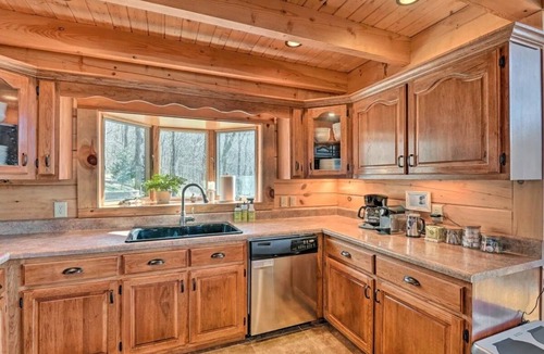 Smithville Cabin | Center Hill Lake Cabin - Lake Access & Hot Tub
