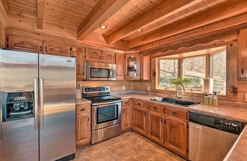 Smithville Cabin | Center Hill Lake Cabin - Lake Access & Hot Tub