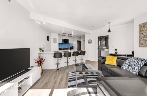 Gastown Apartment | Central Luxury Apartment with Best City Views!
