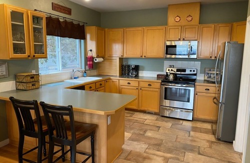 Crooked River Ranch House | Central Oregon Escape - Mountain Views - Hot Tub - AC and Fireplace