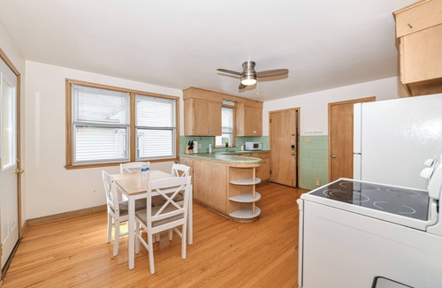Milwaukee Apartment | Central Spacious Unit: Pet Friendly W/King Bed