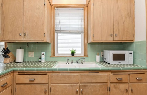 Milwaukee Apartment | Central Spacious Unit: Pet Friendly W/King Bed