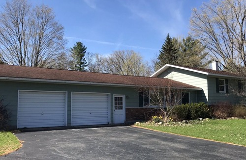 Williamsburg House | Centrally located 3 bedroom house with attached garage
