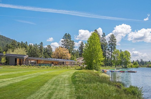 Black Butte Ranch Condo | CH059 | Vintage Condo with Floor-to-Ceiling windows with full Mountain views!