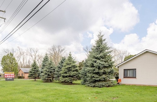 Riverview Apartment | Charming Private Room in Browntown for 2, Detroit