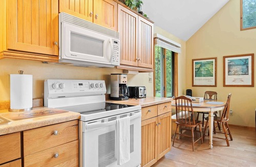 Baileys Harbor Cabin | Chalet Cabin: Sunset Shores Kangaroo Lakefront