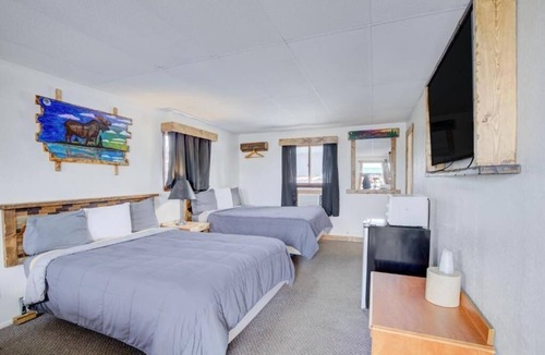 Chamberlain Hotel | Chamberlain Room w/Free Parking for Relaxed Road Trips | Pet-Friendly Stay