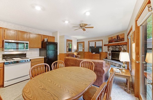 Eagle River Villa | Chanticleer Inn Villa 8