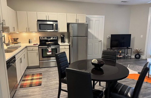 Addison Apartment | Charming 1-bedroom apartment in superb Addison with WiFi & a ton of amenities!